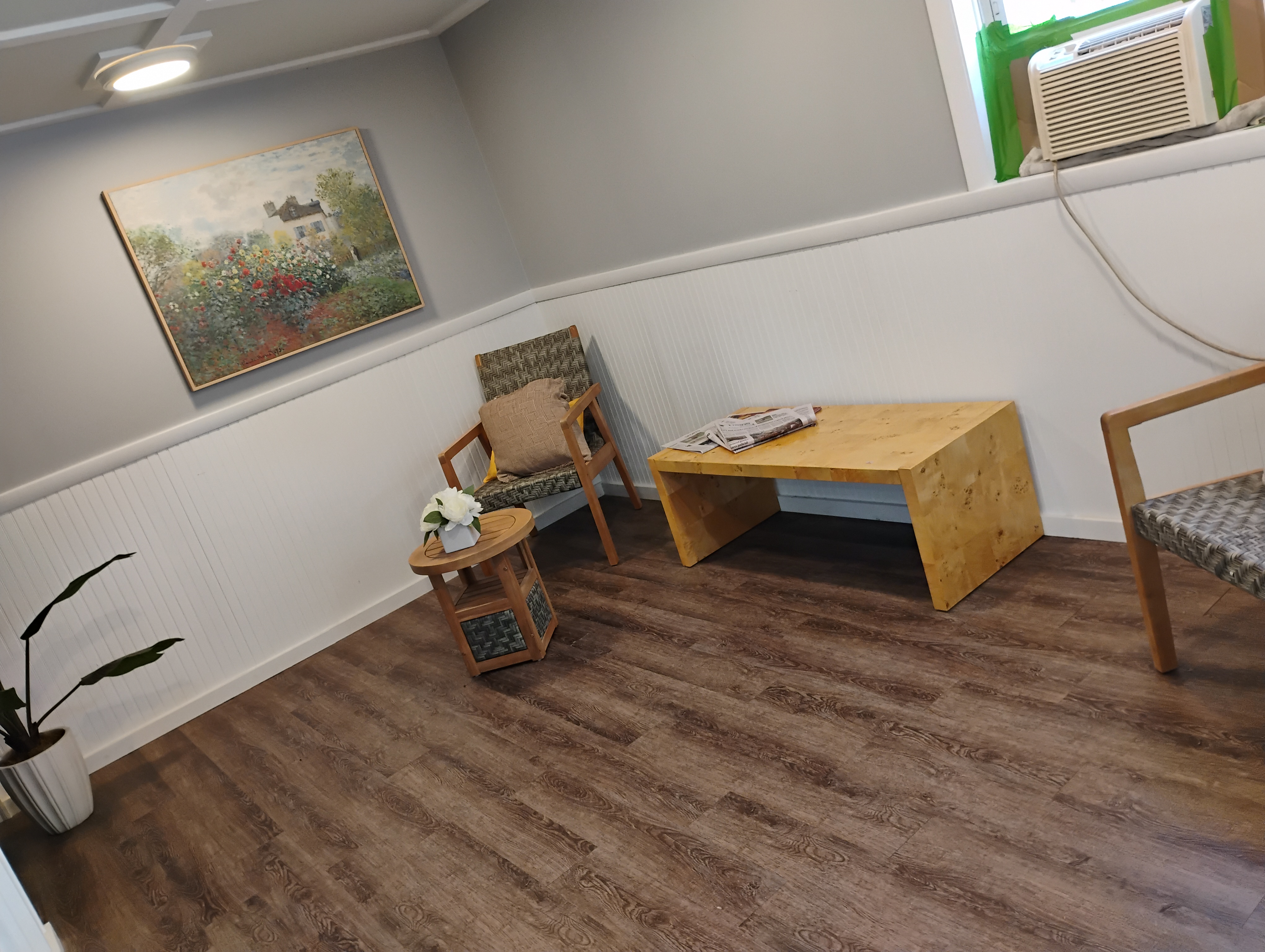 Comfortable air-conditioned waiting area at Monument Laundromat